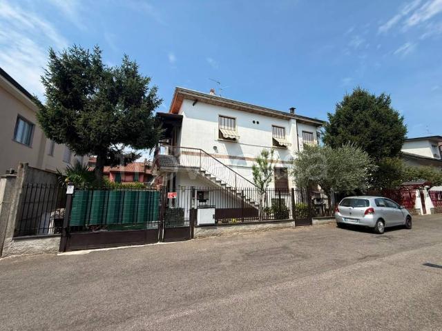 Vendesi bilocale a Desio via Erba, 3