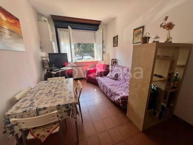 Vendesi bilocale a Follonica via Dei Pini, 9