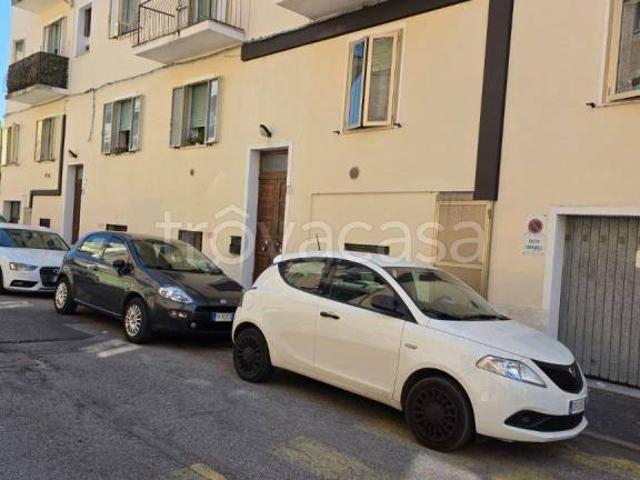 Vendesi trilocale a Ferrara via Lucrezia Aguiari, 11, Canapa