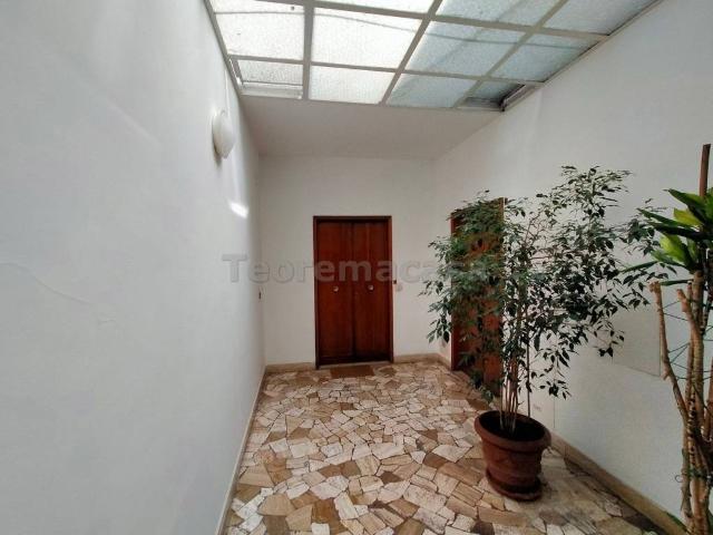 Vendesi bilocale a Firenze via Castelfidardo, 32A, Campo di Marte