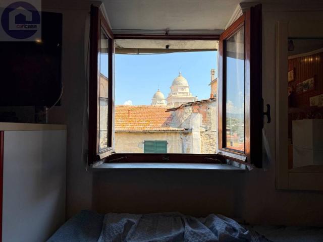 Vendesi bilocale a Imperia via San Leonardo, 16, Porto Maurizio