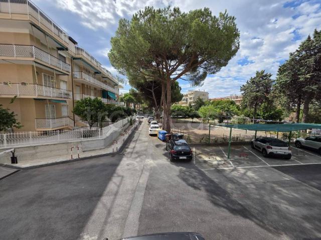 Vendesi bilocale a Loano via dei Pontassi, 16