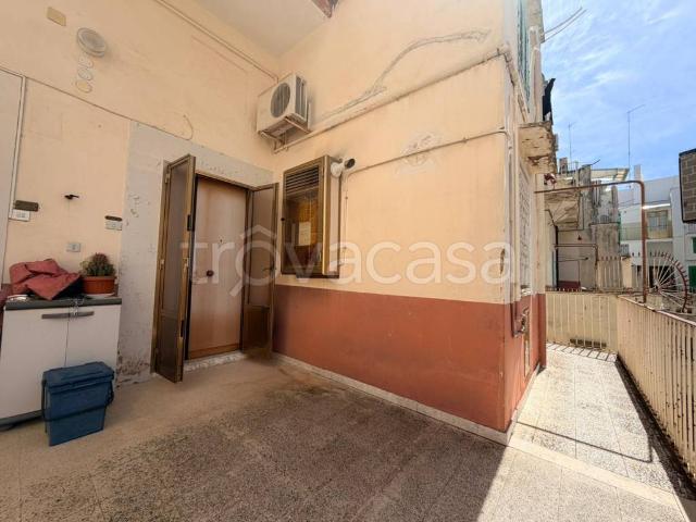Vendesi bilocale a Molfetta via Adelaide Cairoli, 72