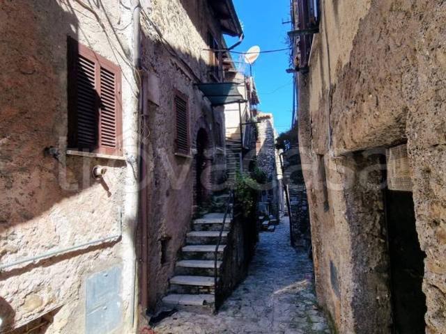 Vendesi bilocale a Montorio Romano via antico castello, 9