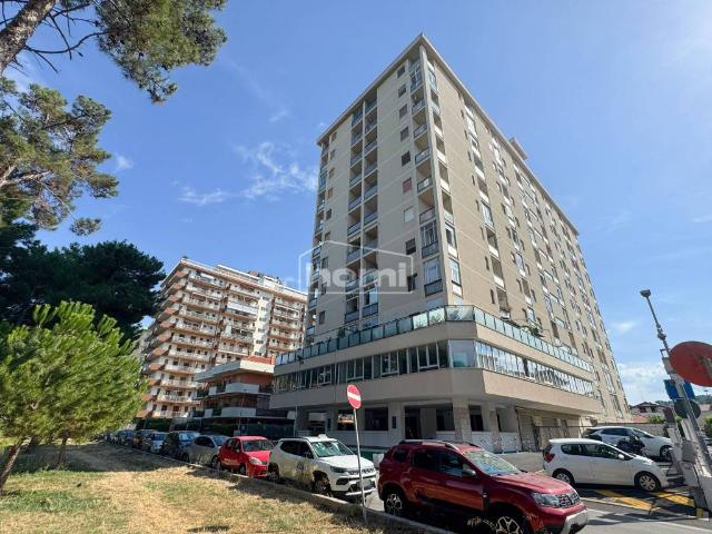 Vendesi bilocale a Montesilvano via Lago Maggiore, 1