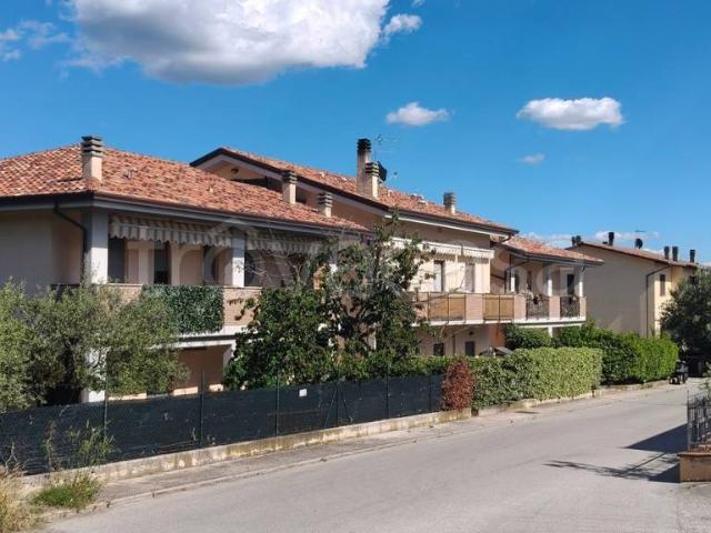 Vendesi bilocale a Magione, Villa