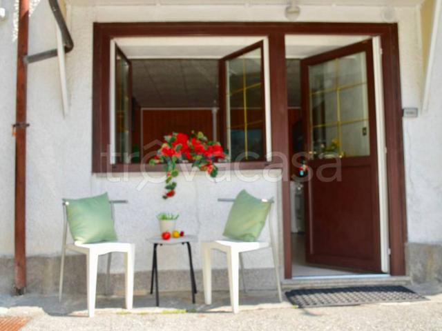 Vendesi bilocale a Malesco via al Piano, 22