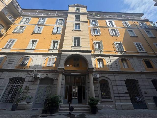 Vendesi bilocale a Milano via Tortona, 12, Solari