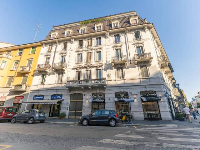 Vendesi bilocale a Milano via Ugo Bassi, 30, Isola