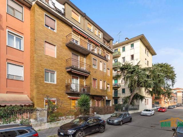 Vendesi bilocale a Milano via Valle Antigorio, 11, Bisceglie
