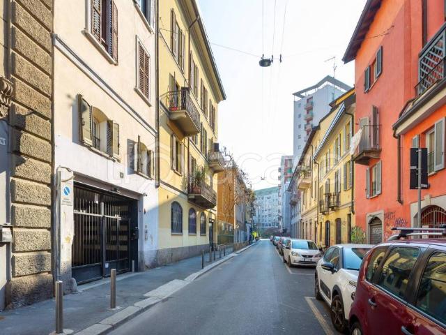 Vendesi bilocale a Milano via Vittorio Alfieri, 18, Arena
