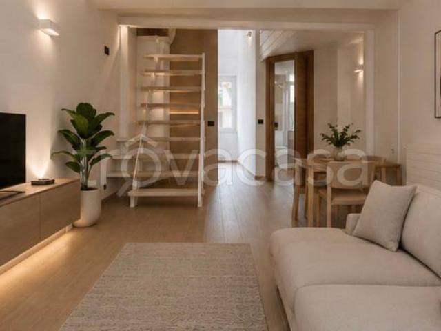 Vendesi bilocale a Milano via Alfredo Soffredini, Villa San Giovanni