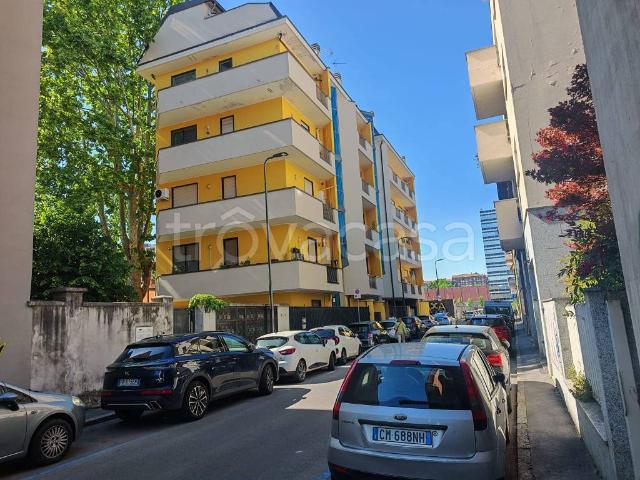 Vendesi bilocale a Milano via Giovanni Nicotera, 3, Affori