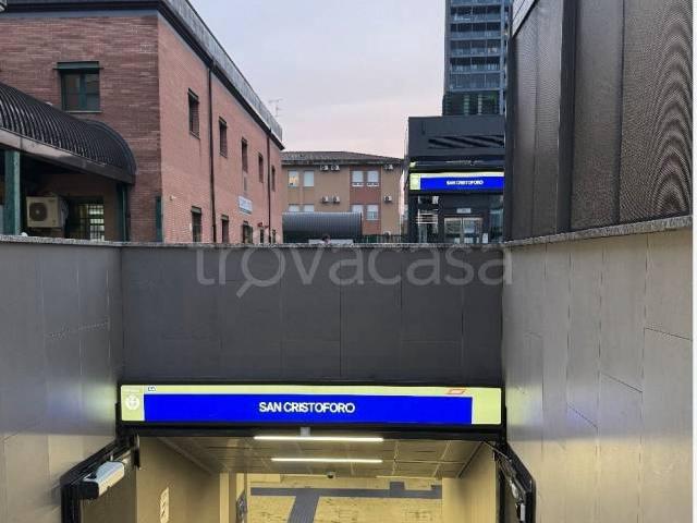 Vendesi bilocale a Milano via Lodovico il Moro, Barona