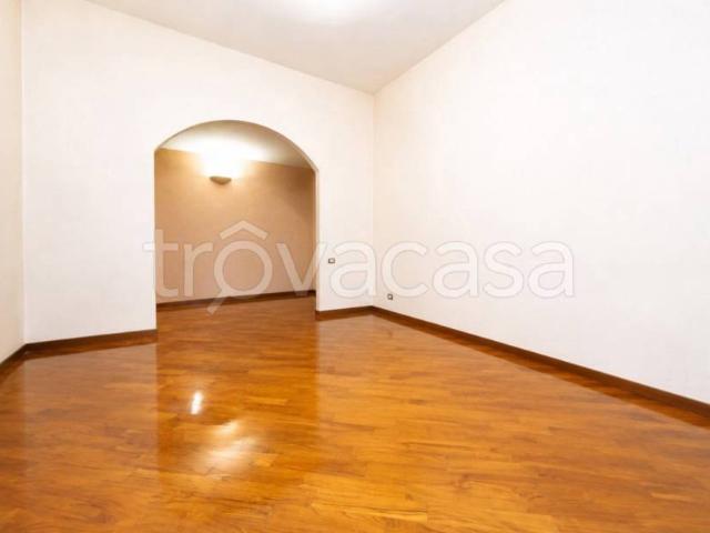 Vendesi bilocale a Muggiò via Baracca, 9