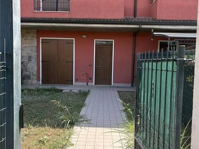 Vendesi bilocale a Nogarole Rocca via Feudo 51