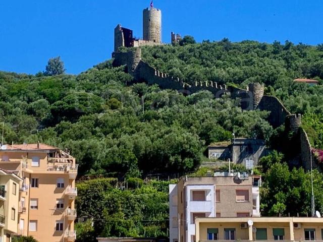 Vendesi bilocale a Noli