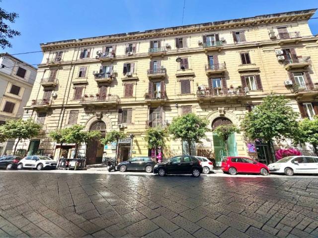 Vendesi bilocale a Napoli, Tribunali