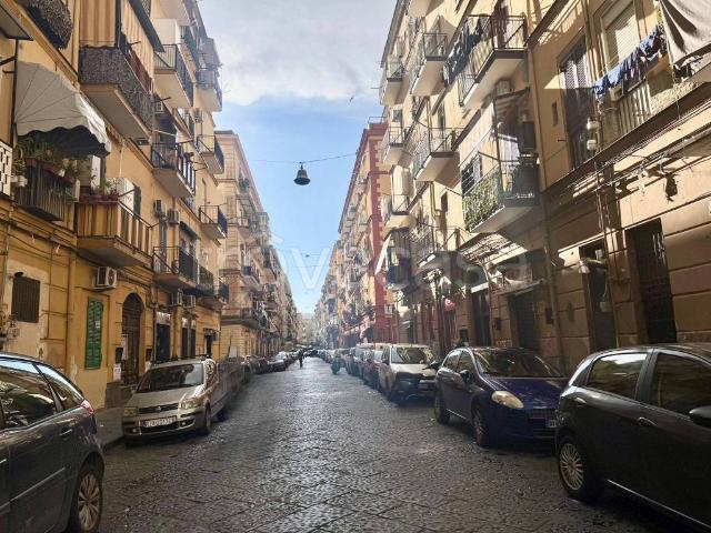 Vendesi bilocale a Napoli via Benedetto Cairoli, 28, Arenaccia
