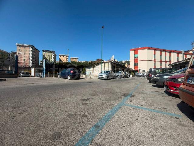 Vendesi bilocale a Napoli via Cumana, 43, Fuorigrotta