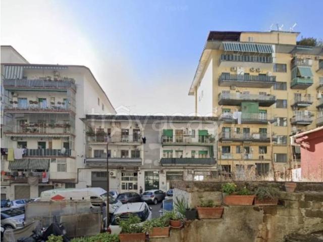Vendesi bilocale a Napoli via Enea Zanfagna, 33, Fuorigrotta