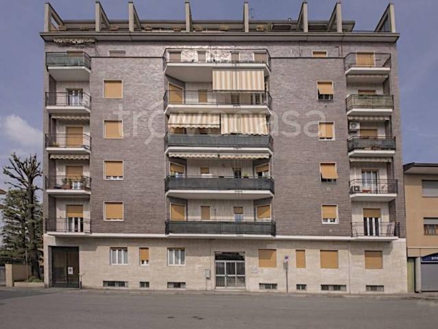 Vendesi bilocale a Parabiago via Edmondo De Amicis, 4
