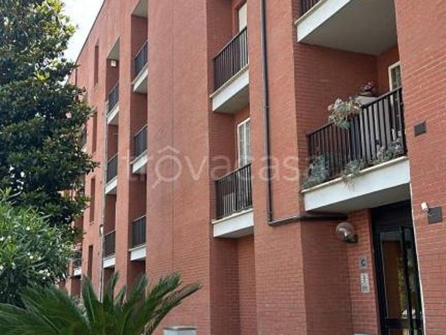 Vendesi bilocale a Roma via Andersen, 41, Torresina