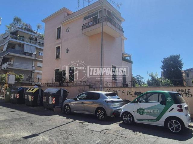 Vendesi bilocale a Roma via Achille Mauri 2, Monte Mario Trionfale