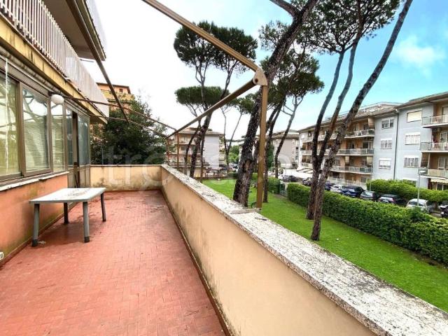 Vendesi bilocale a Roma via Baveno, Casalotti