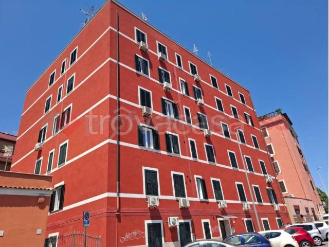 Vendesi bilocale a Roma via dei Pini, Centocelle