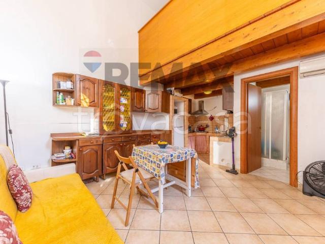 Vendesi bilocale a Roma via Del Torraccio, 152, Torre Gaia