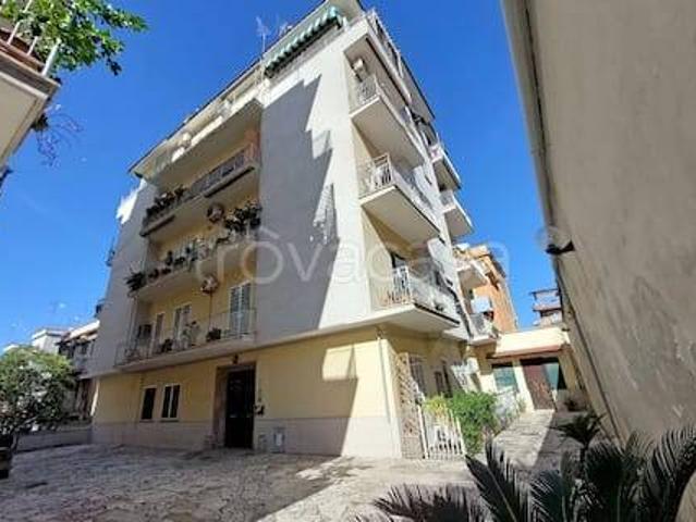 Vendesi bilocale a Roma via delle Palme, 41, Centocelle