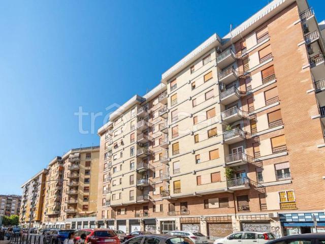 Vendesi bilocale a Roma via Licinio Murena, Quadraro