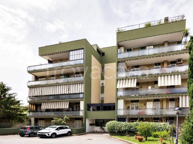 Vendesi bilocale a Roma via Nanchino, 222, Torrino