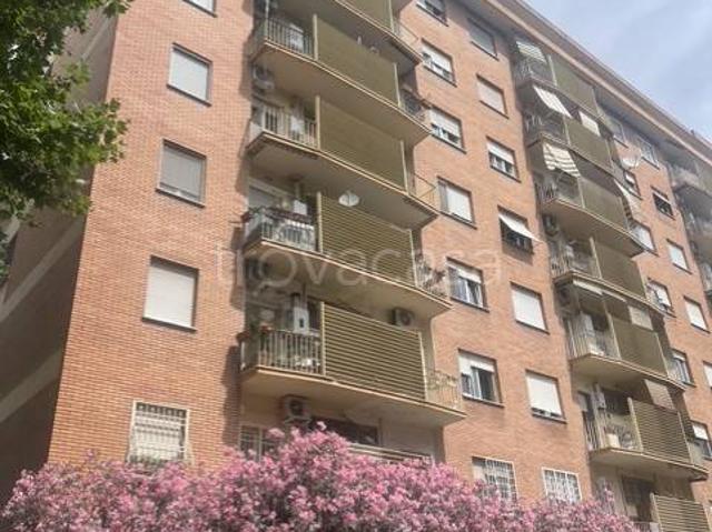 Vendesi bilocale a Roma viale delle Accademie, Ardeatino Montagnola