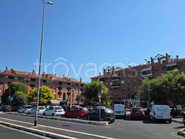 Vendesi bilocale a Roma largo Ludovico Quaroni, Pisana Bravetta