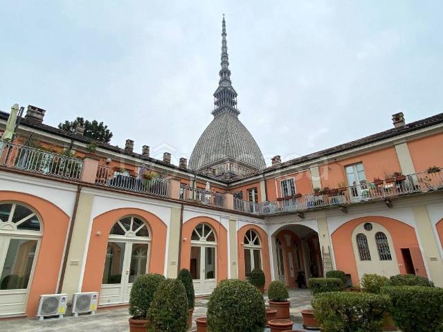 Vendesi loft a Torino via Gaudenzio Ferrari, 3, Giardini Reali