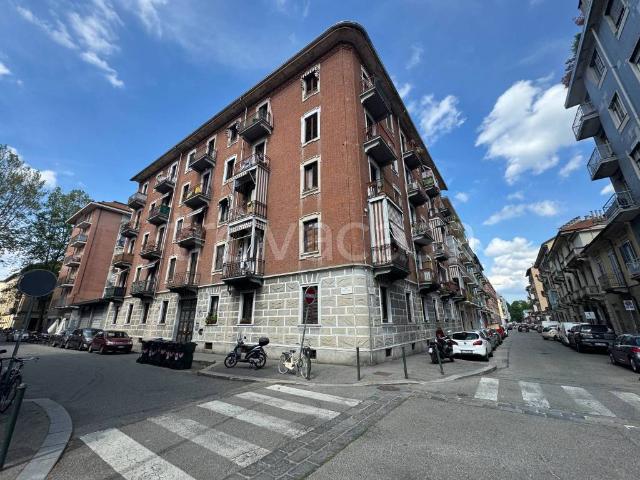 Vendesi bilocale a Torino via Modena, 49, Regio Parco