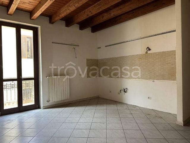 Vendesi bilocale a Tradate via mazoni, 30