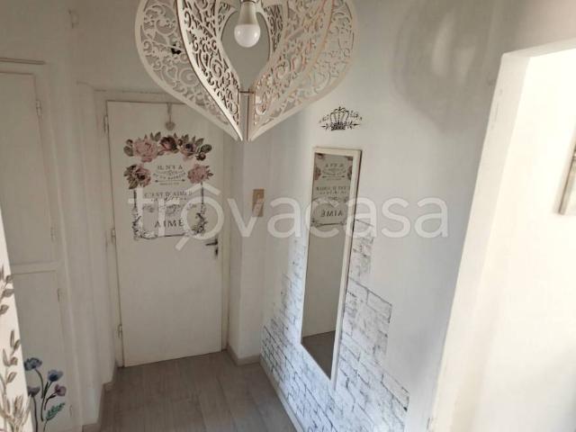 Vendesi bilocale a Trieste via Commerciale, 160, Roiano