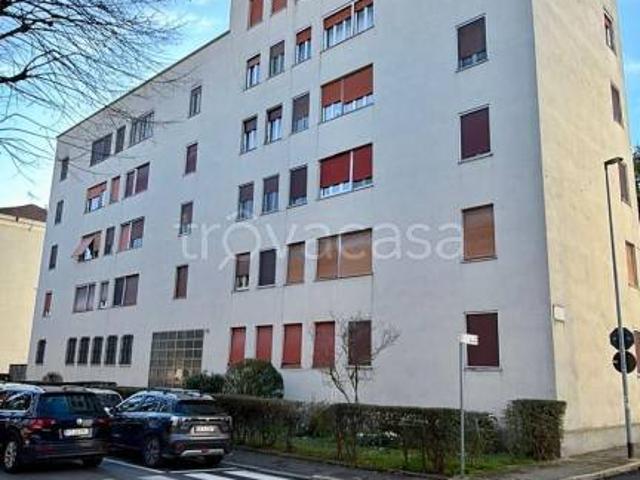 Vendesi bilocale a Vercelli viale della Rimembranza