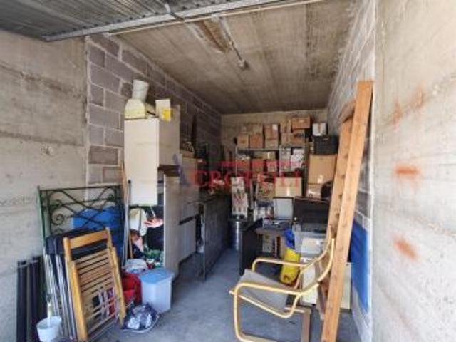 Vendesi box di 16 mq poco distante dal centro