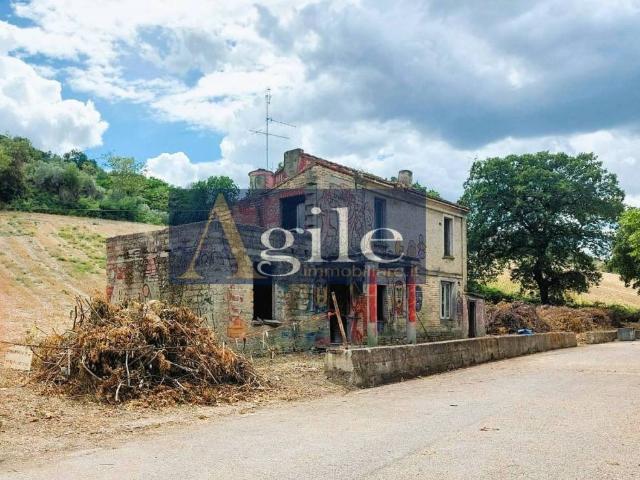 Vendesi casa indipendente a Colonnella