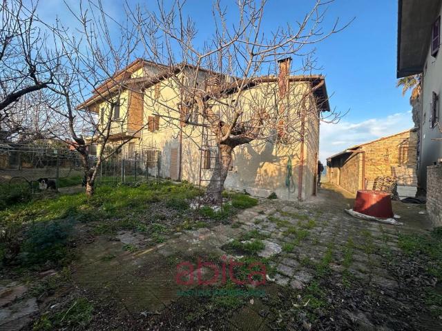 Vendesi casa indipendente a Colli del Tronto via Rocca, 7