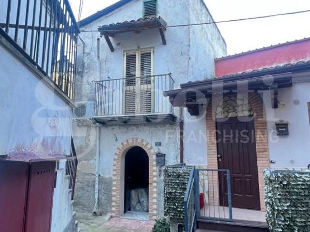 Vendesi casa indipendente a Corigliano Rossano via carignola, 23