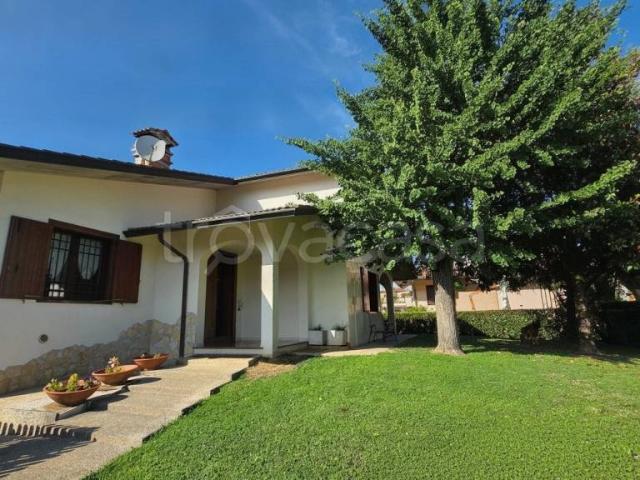 Vendesi casa indipendente a Costabissara viale Francesco Crispi