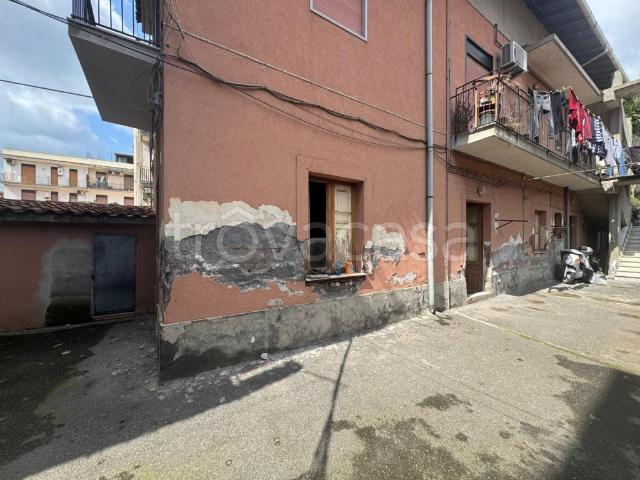 Vendesi casa indipendente a Catania via Masaniello, Rapisardi