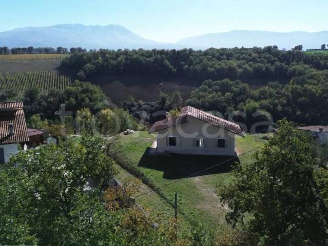 Vendesi casa indipendente a Catignano