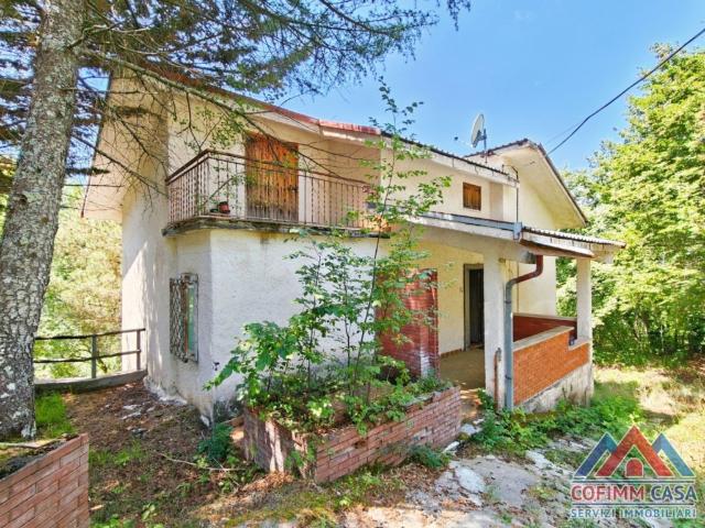 Vendesi casa indipendente a Campoli Appennino