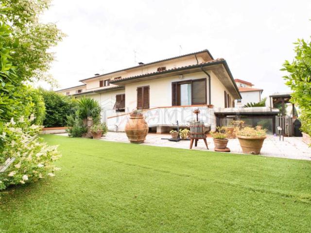 Vendesi casa indipendente a Campiglia Marittima via Dante Alighieri, Venturina